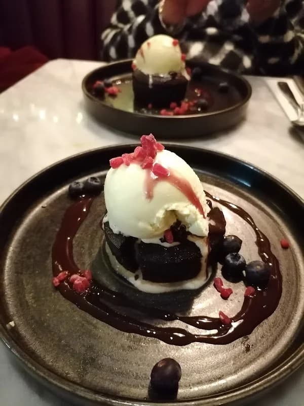 Ca Va Bar & Brasserie - Thumbnail 9
