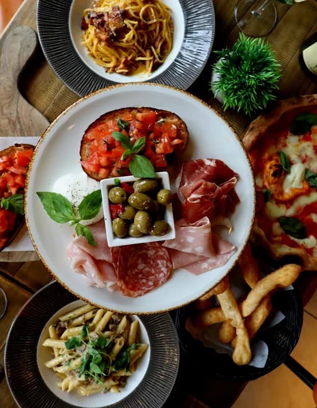 Luciano's Glasgow - Thumbnail 6