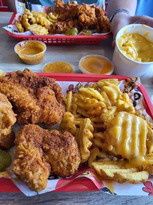 Lucky B's Hot Chicken - Thumbnail 3